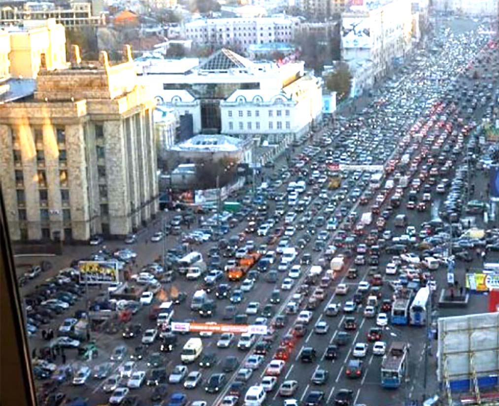 Транспортные пробки часть повседневной жизни города - Перевод русского, азербайджанского, турецкого языка